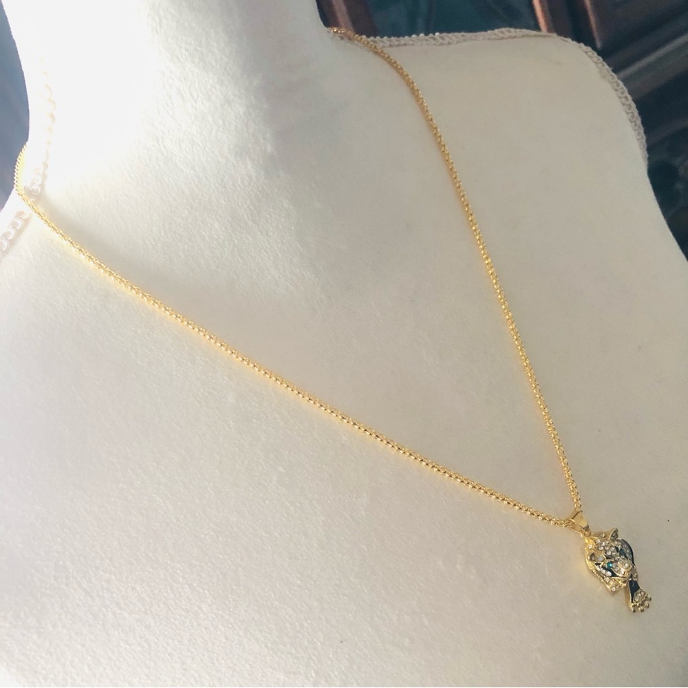 Growling tiger shiny gold emerald eye enamel pendant on chain necklace - Picture 11 of 12